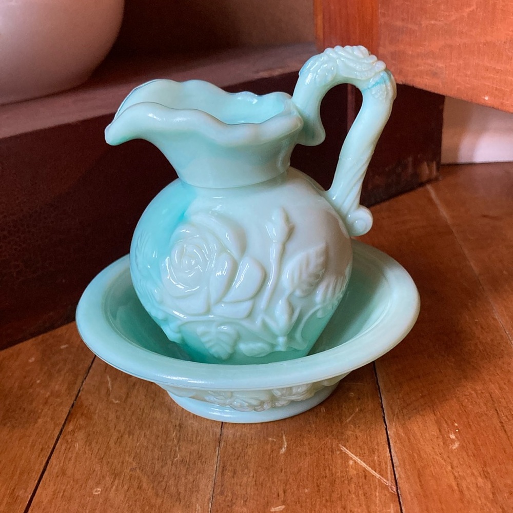 Avon vintage jadite rose cruit with bowl